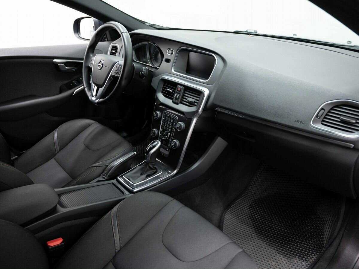 Volvo V40 Cross Country 2017 года с пробегом. Фото: #10