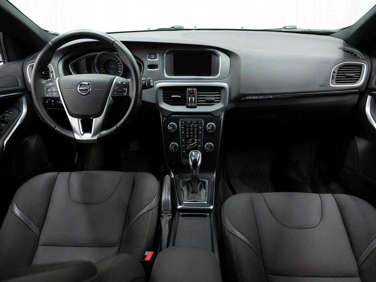 Volvo V40 Cross Country 2017 года с пробегом. Фото: #12