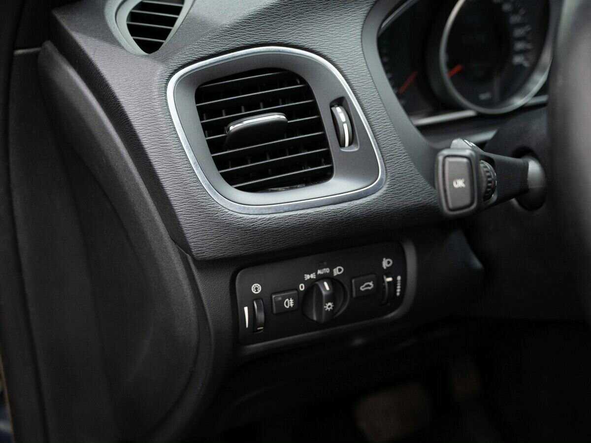 Volvo V40 Cross Country 2017 года с пробегом. Фото: #20