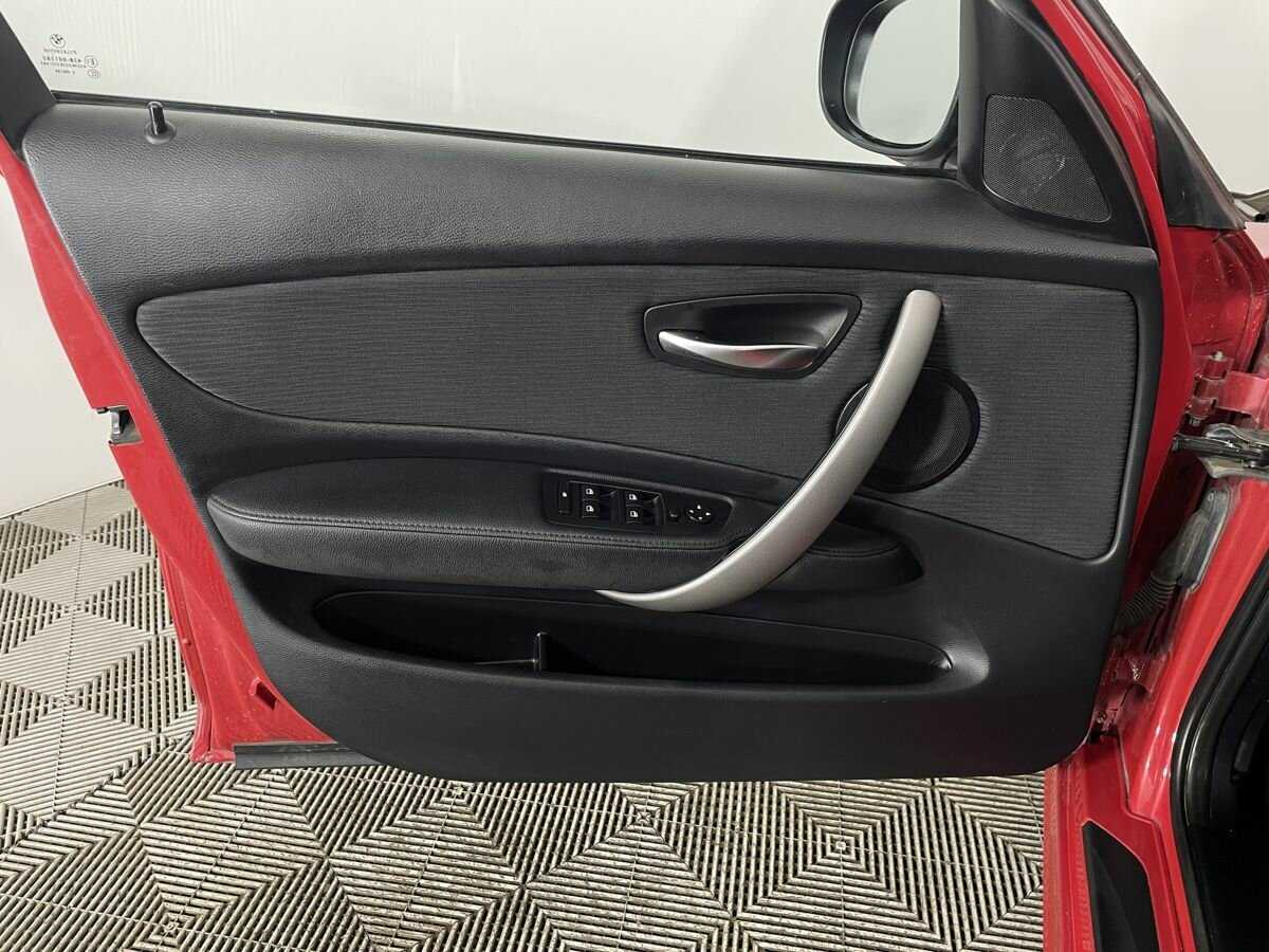 BMW 1 серии 2010 года с пробегом. Фото: #6