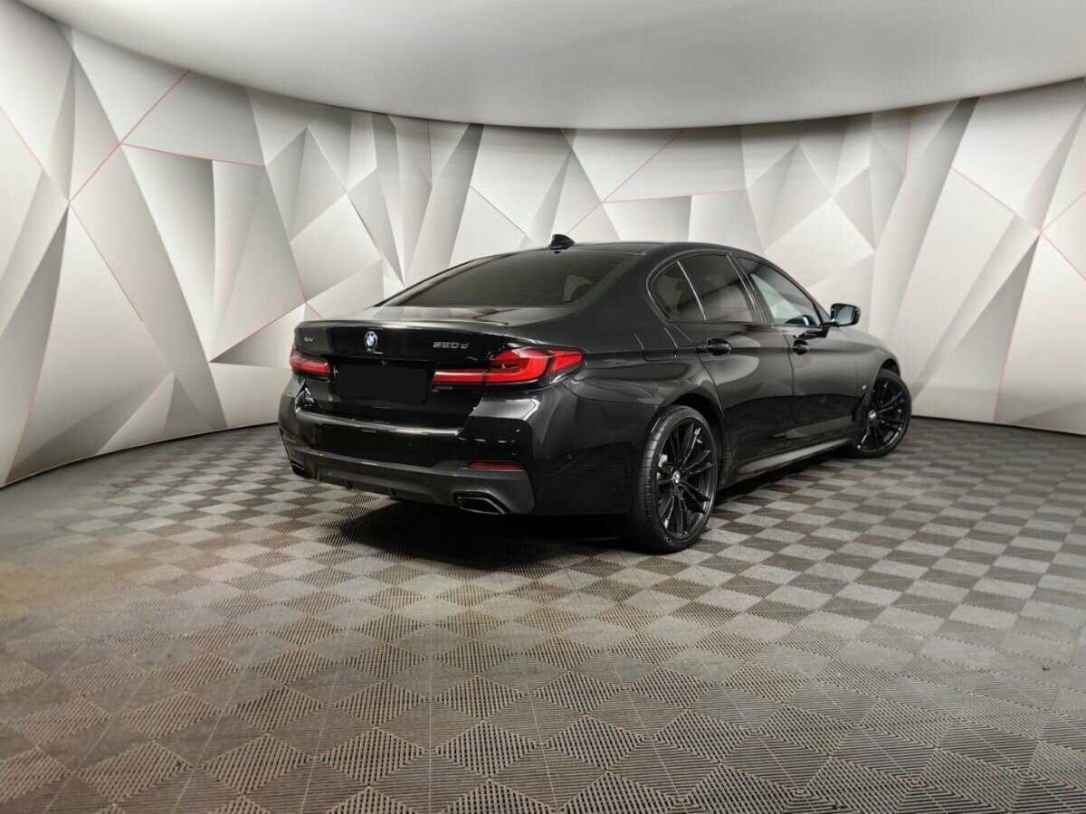 BMW 5 серии 2021 года с пробегом. Фото: #1