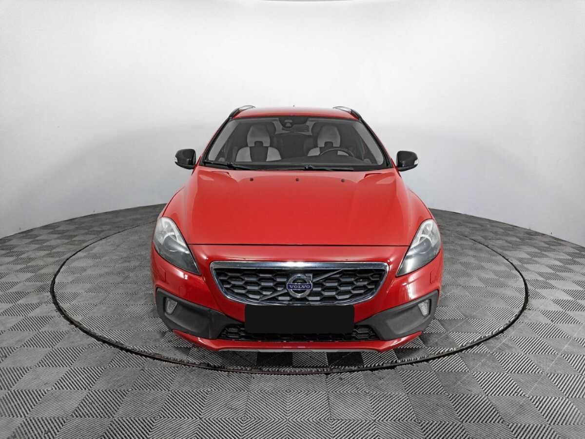 Volvo V40 Cross Country 2013 года с пробегом. Фото: #1