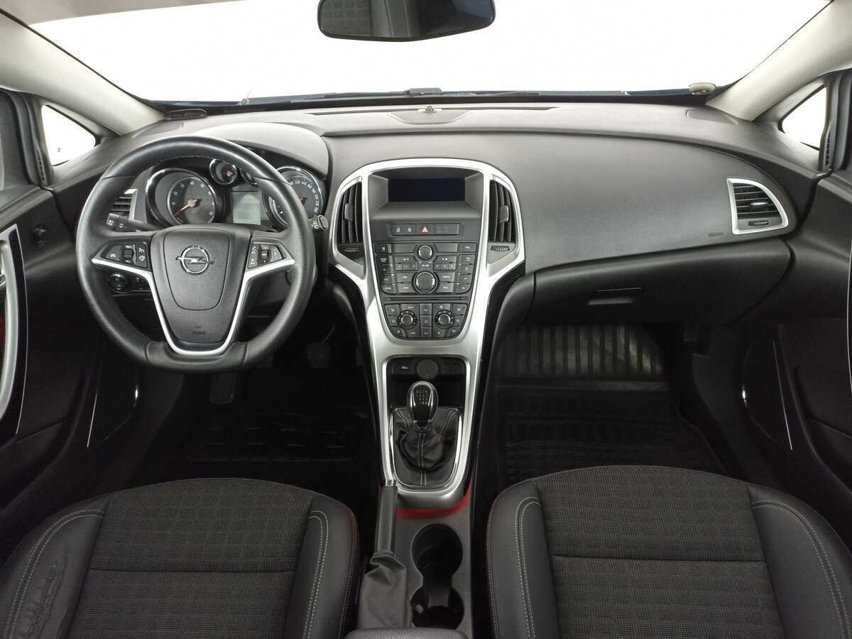 Б/У Опель Астра 2013 года. Фото: #11