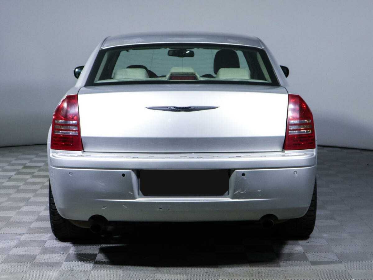 Chrysler 300C 2006 года с пробегом. Фото: #4