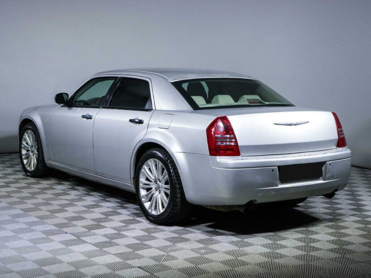 Chrysler 300C 2006 года с пробегом. Фото: #5