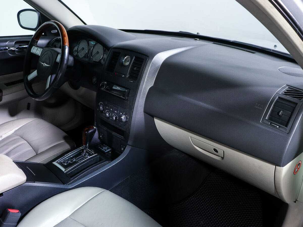 Chrysler 300C 2006 года с пробегом. Фото: #6