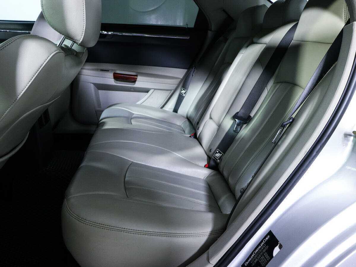 Chrysler 300C 2006 года с пробегом. Фото: #7