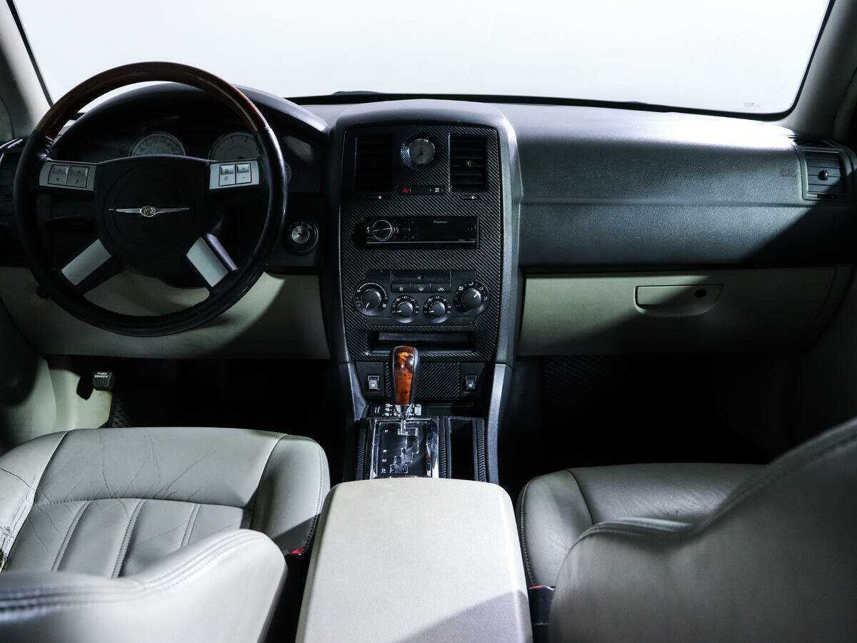 Chrysler 300C 2006 года с пробегом. Фото: #9
