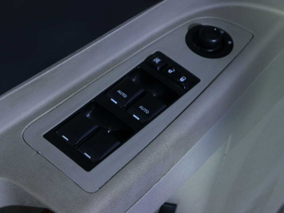 Chrysler 300C 2006 года с пробегом. Фото: #13