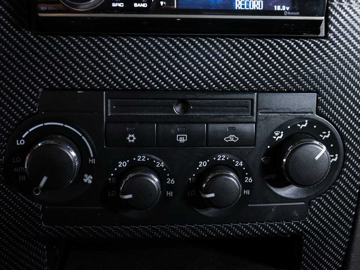 Chrysler 300C 2006 года с пробегом. Фото: #16