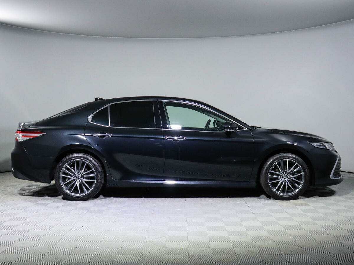 Toyota Camry 2023 года с пробегом. Фото: #2