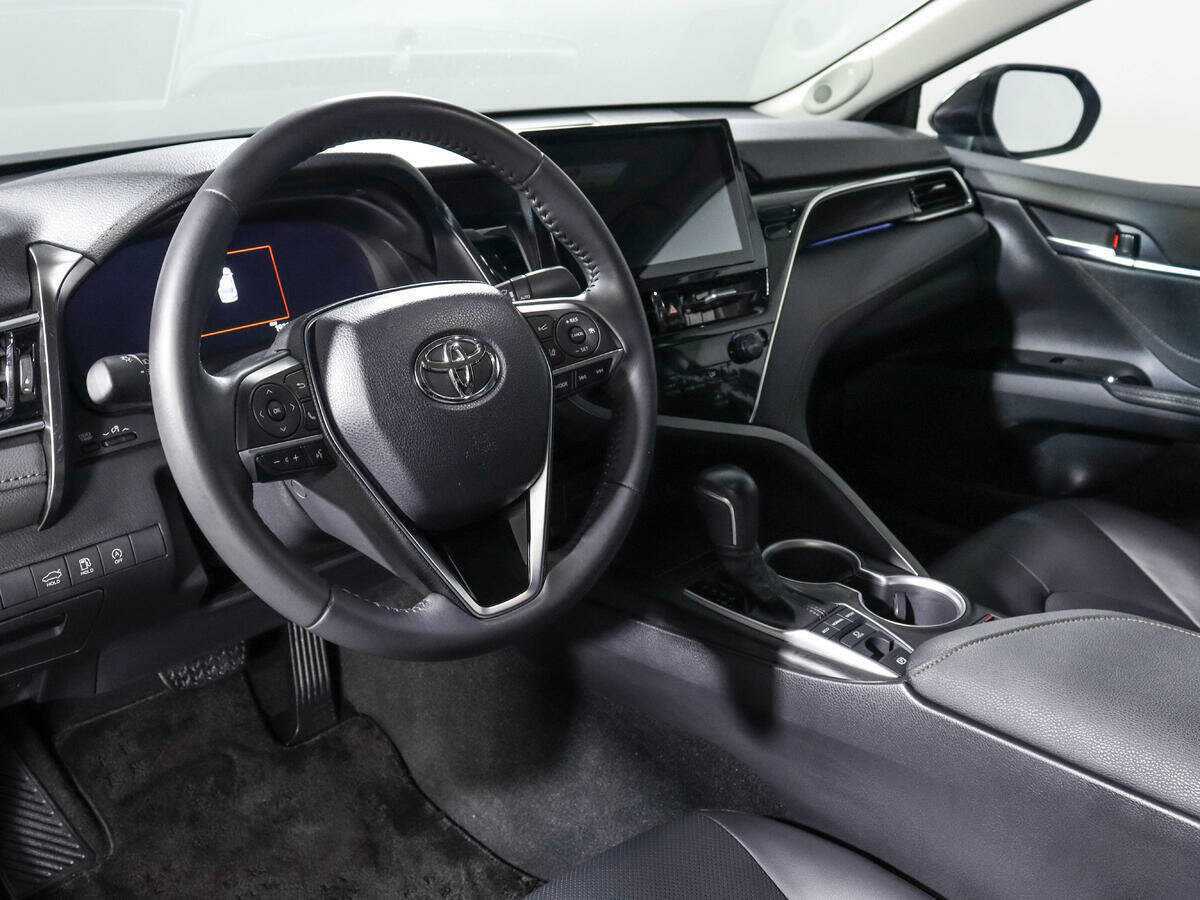 Toyota Camry 2023 года с пробегом. Фото: #12