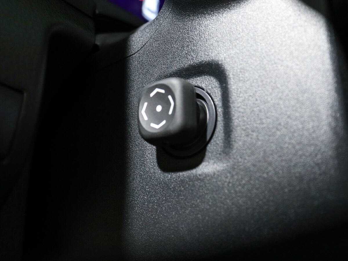 Toyota Camry 2023 года с пробегом. Фото: #14