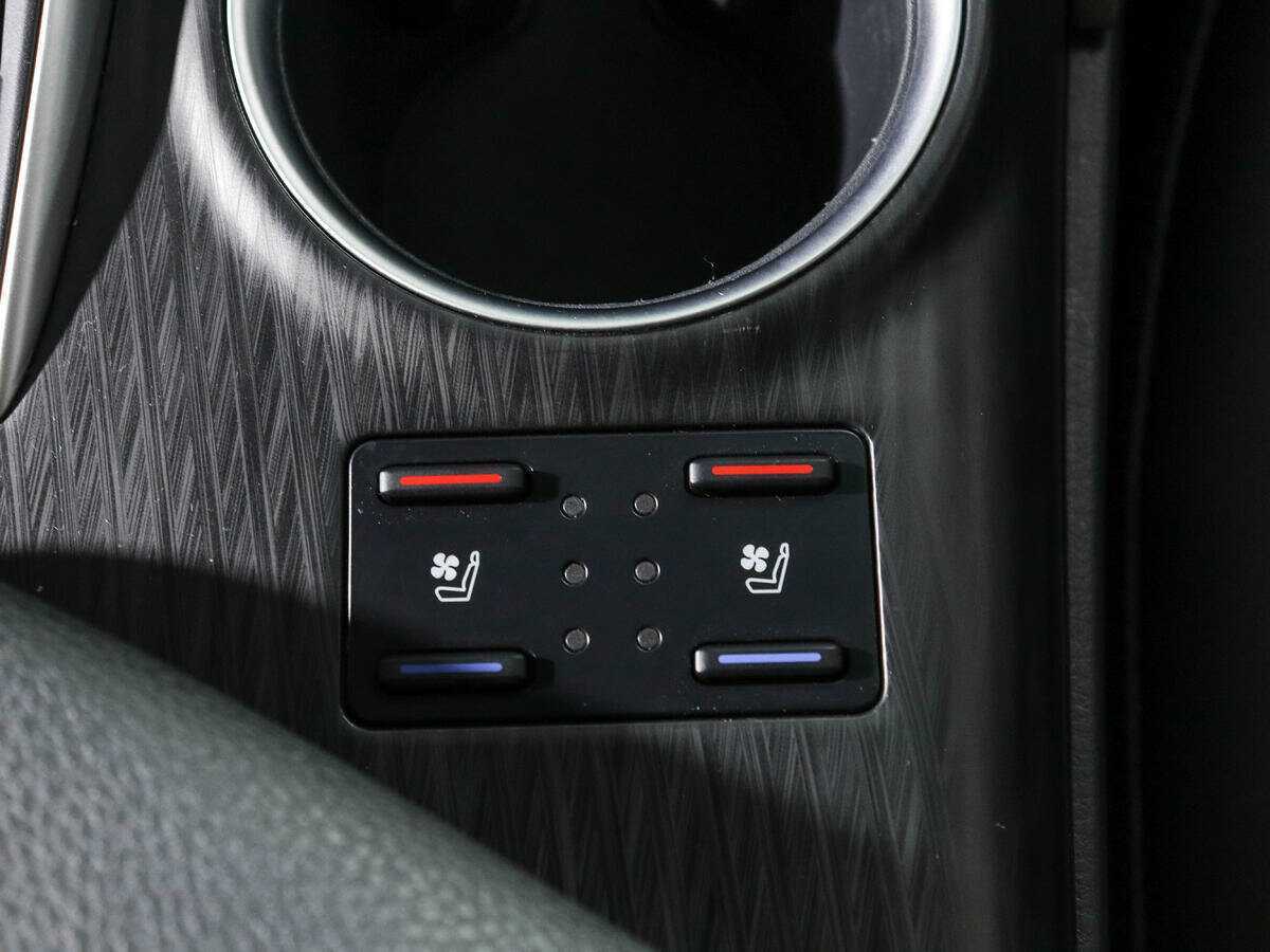 Toyota Camry 2023 года с пробегом. Фото: #18