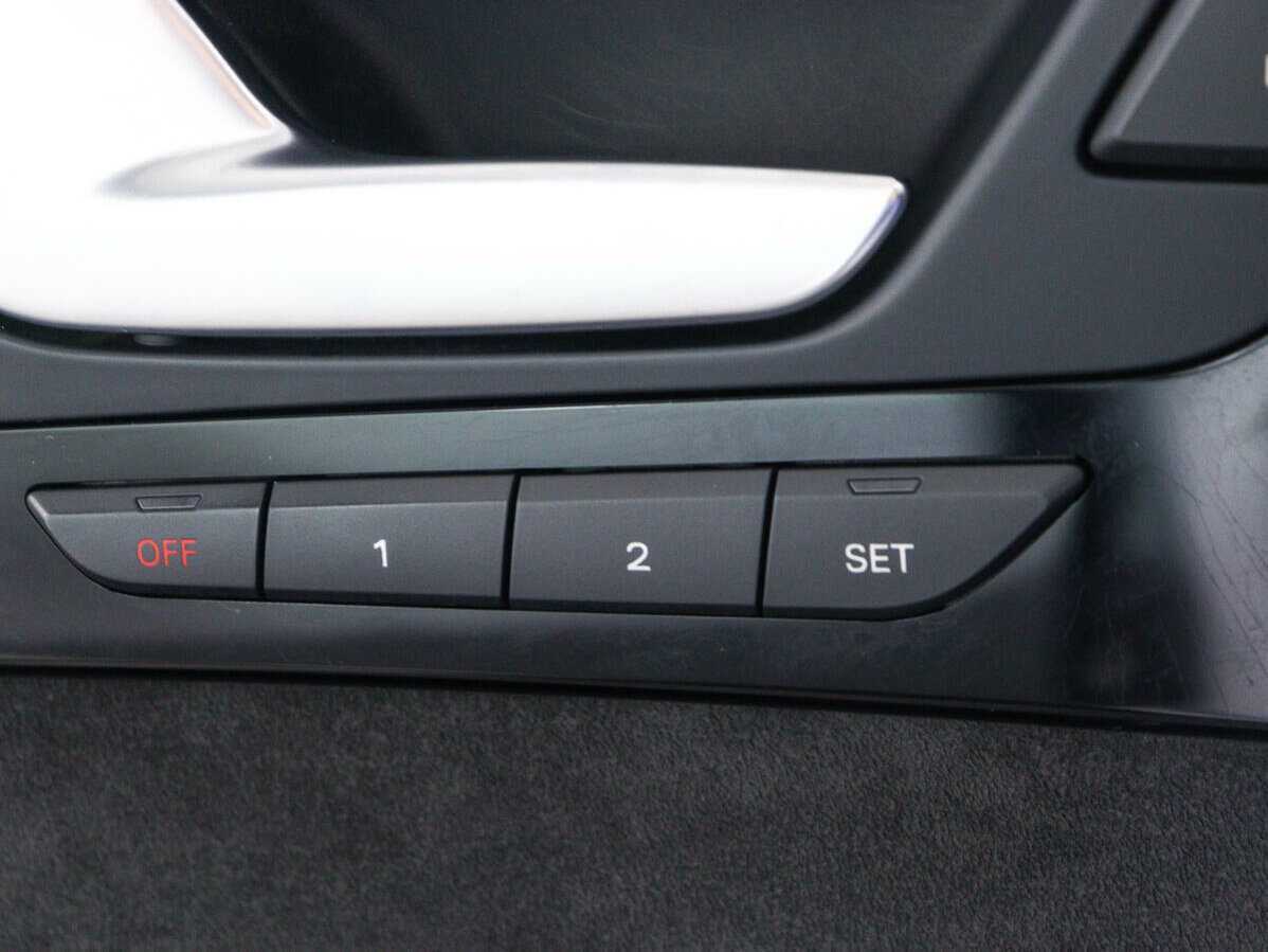 Audi A8 2015 года с пробегом. Фото: #14