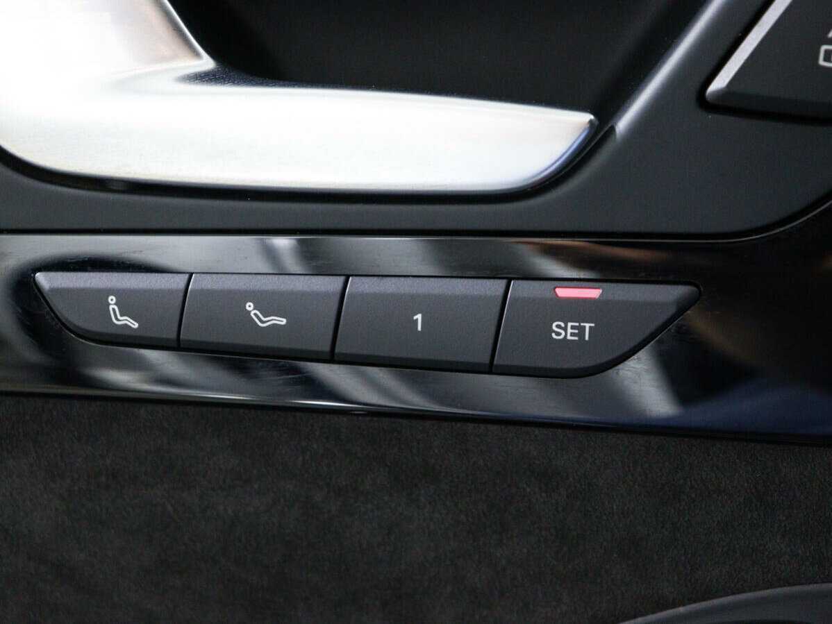 Audi A8 2015 года с пробегом. Фото: #17