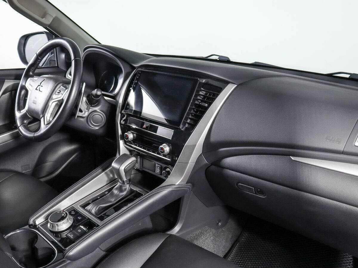 Mitsubishi Pajero Sport 2020 года с пробегом. Фото: #6