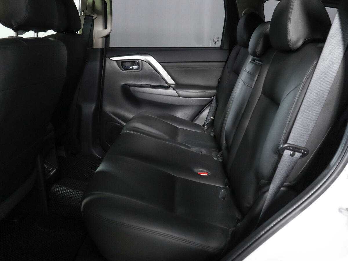 Mitsubishi Pajero Sport 2020 года с пробегом. Фото: #7