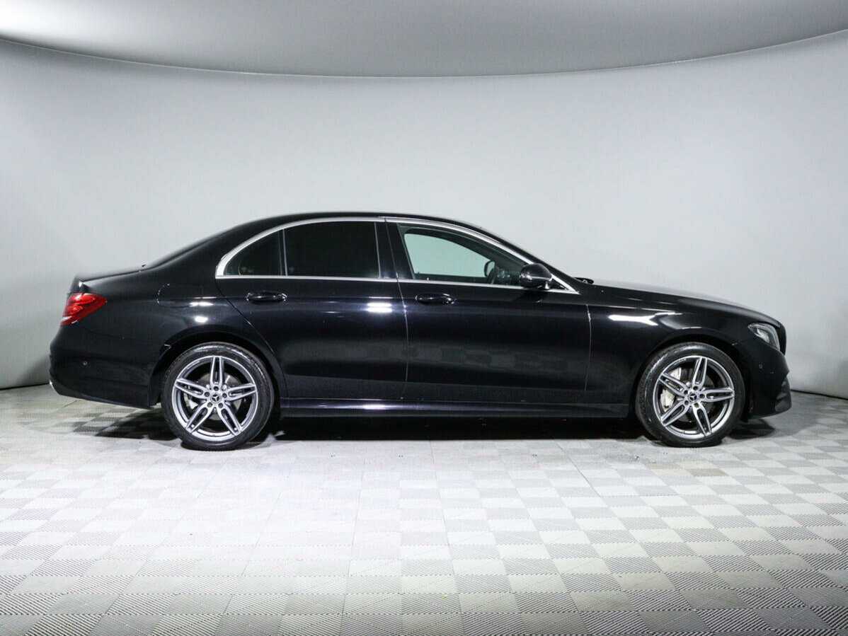 Mercedes-Benz E-Класс 2018 года с пробегом. Фото: #2