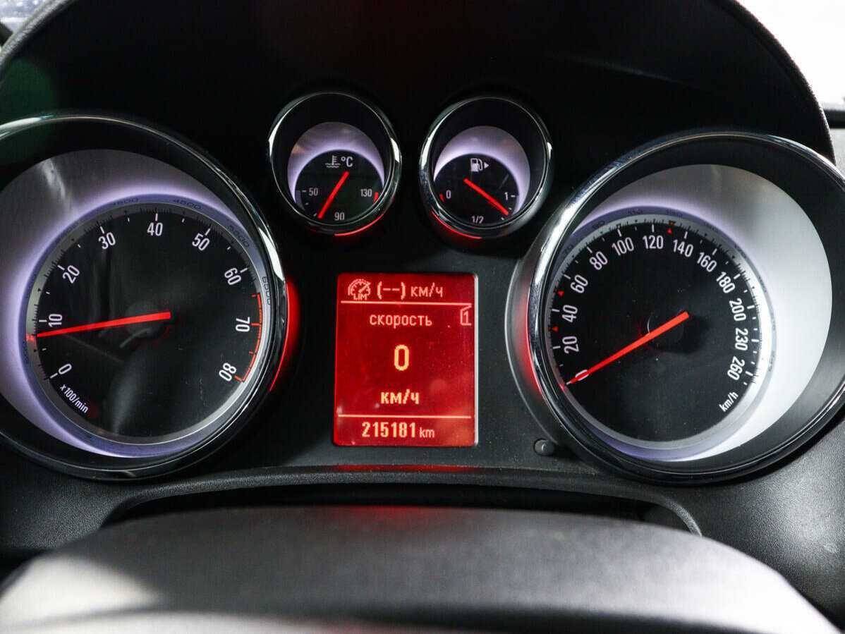 Б/У Опель Астра 2013 года. Фото: #8