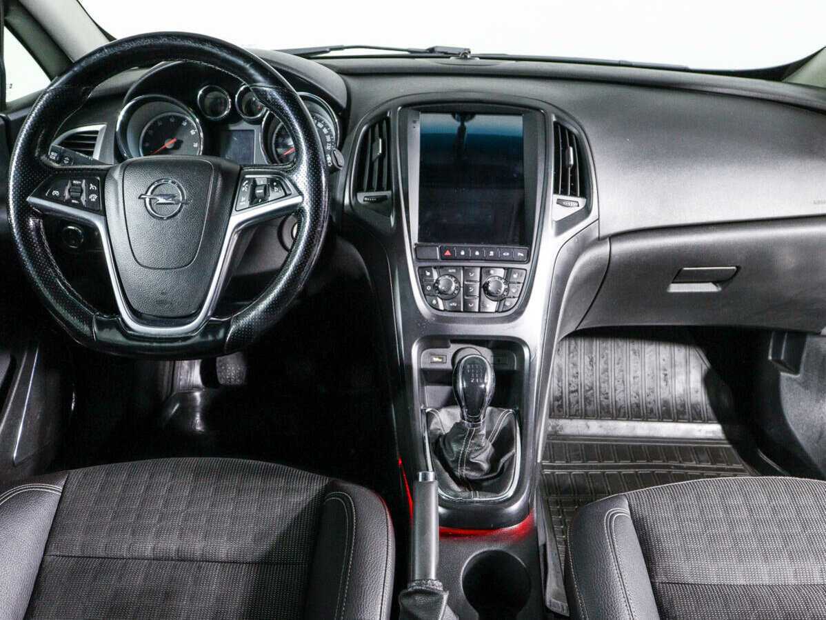 Б/У Опель Астра 2013 года. Фото: #9