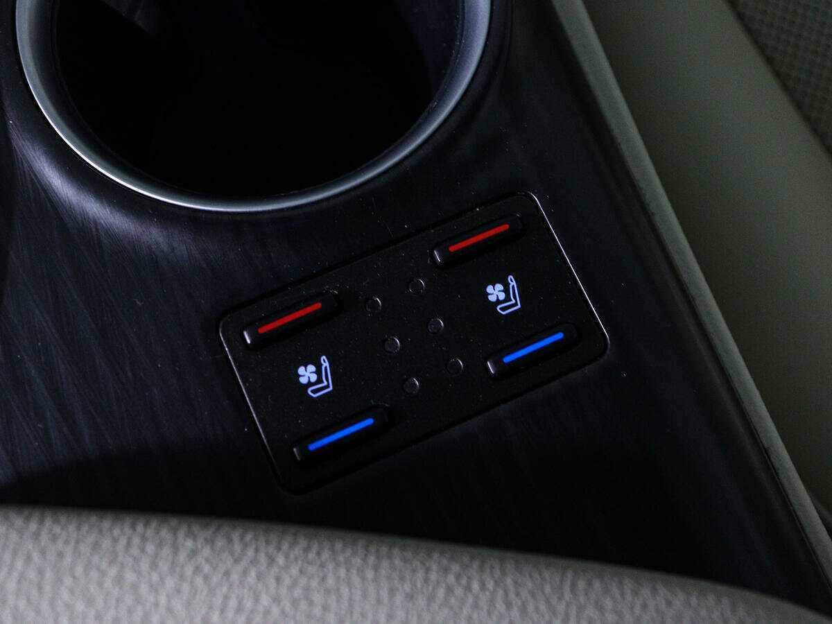 Toyota Camry 2021 года с пробегом. Фото: #23