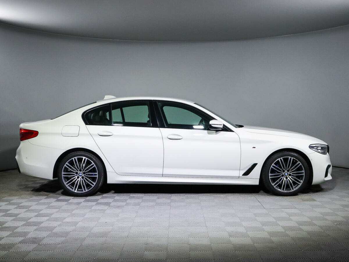 BMW 5 серии 2019 года с пробегом. Фото: #3