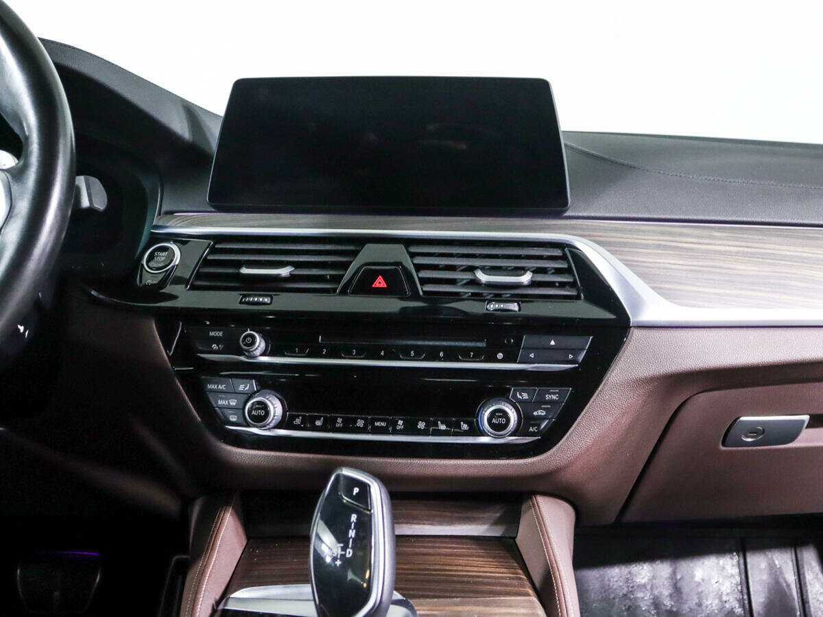 BMW 5 серии 2019 года с пробегом. Фото: #12