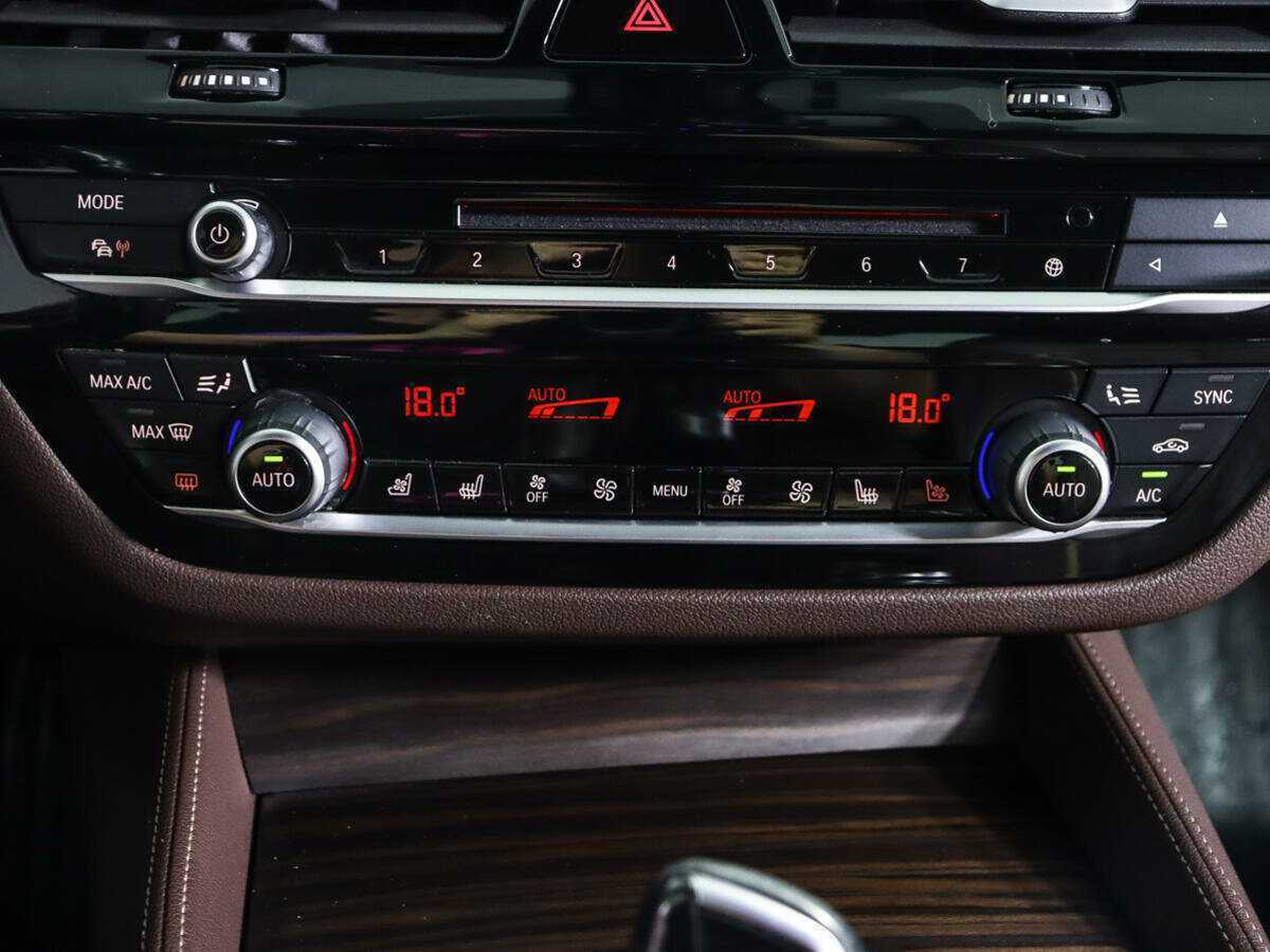 BMW 5 серии 2019 года с пробегом. Фото: #25