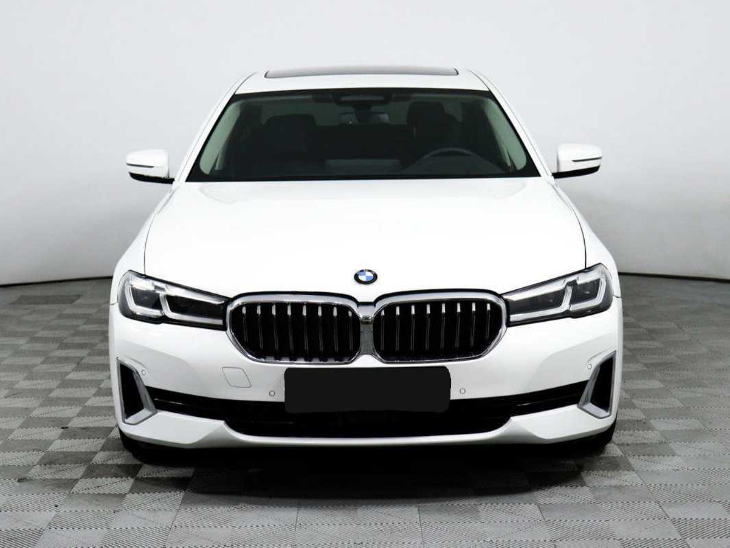 BMW 5 серии 2022 года с пробегом. Фото: #1