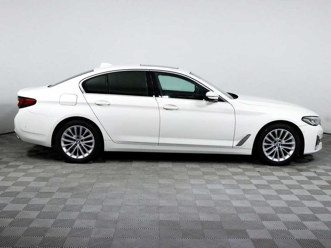 BMW 5 серии 2022 года с пробегом. Фото: #3