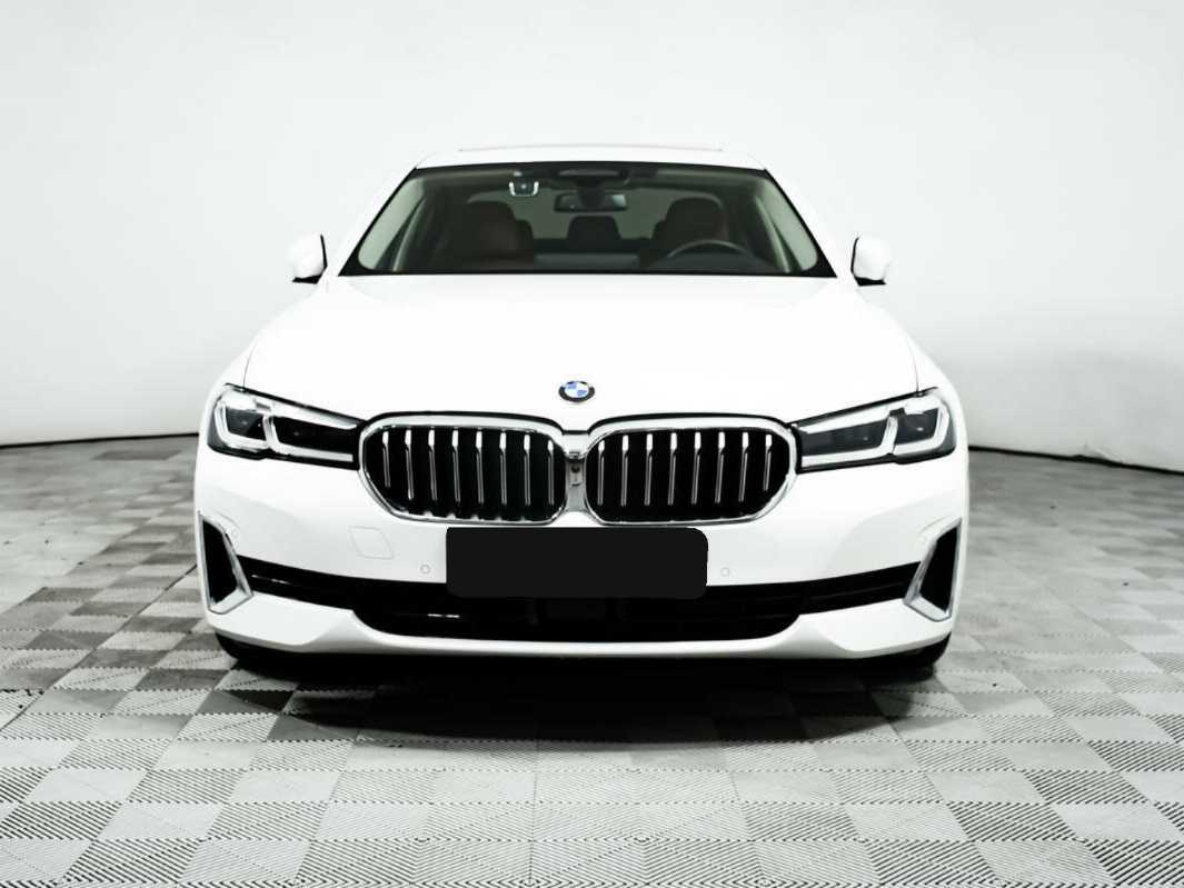 BMW 5 серии 2021 года с пробегом. Фото: #1
