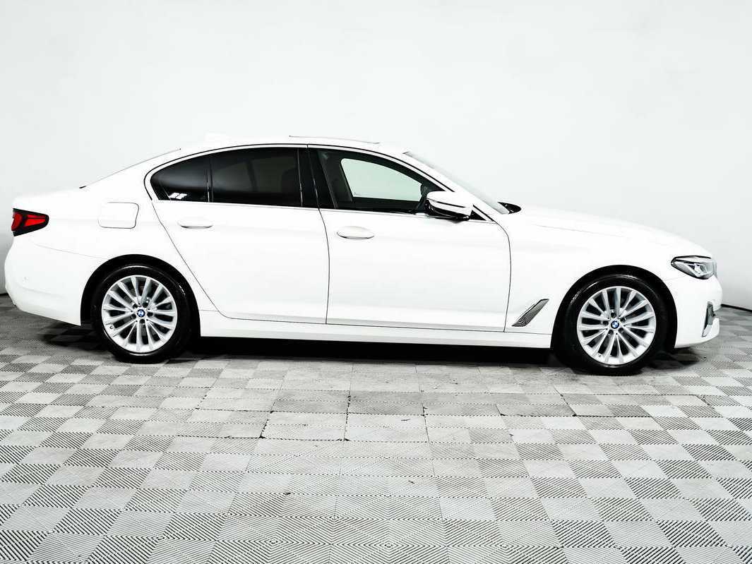 BMW 5 серии 2021 года с пробегом. Фото: #3