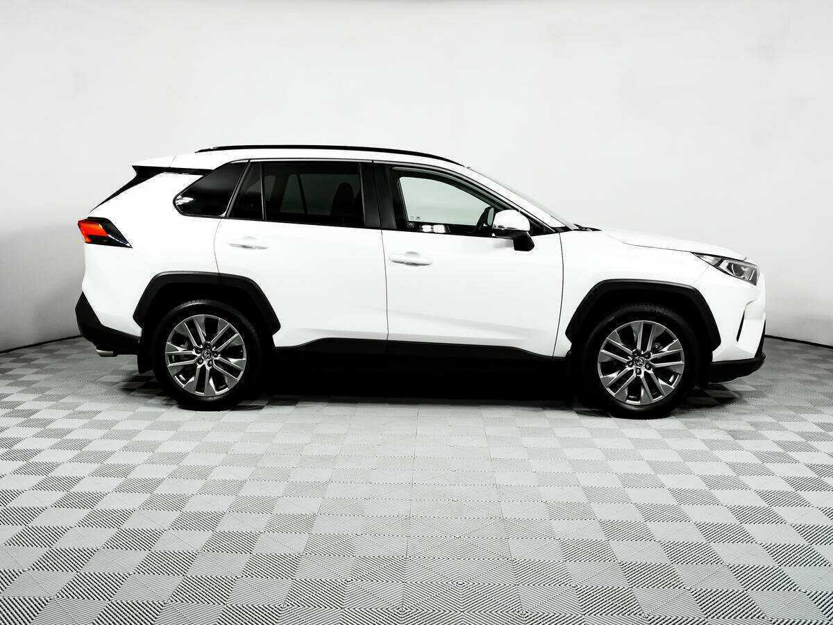 Toyota RAV4 2021 года с пробегом. Фото: #3