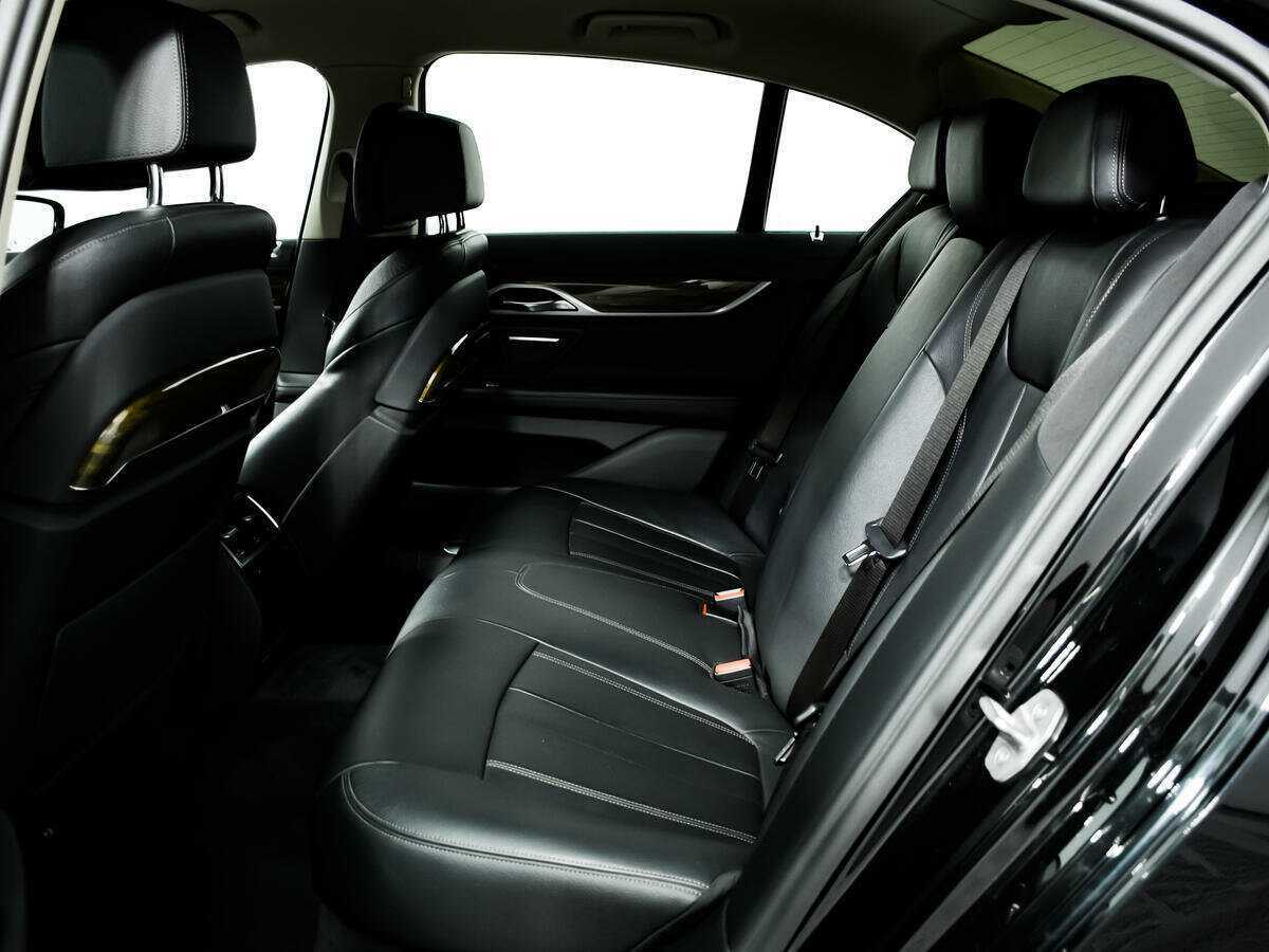 BMW 7 серии 2016 года с пробегом. Фото: #11