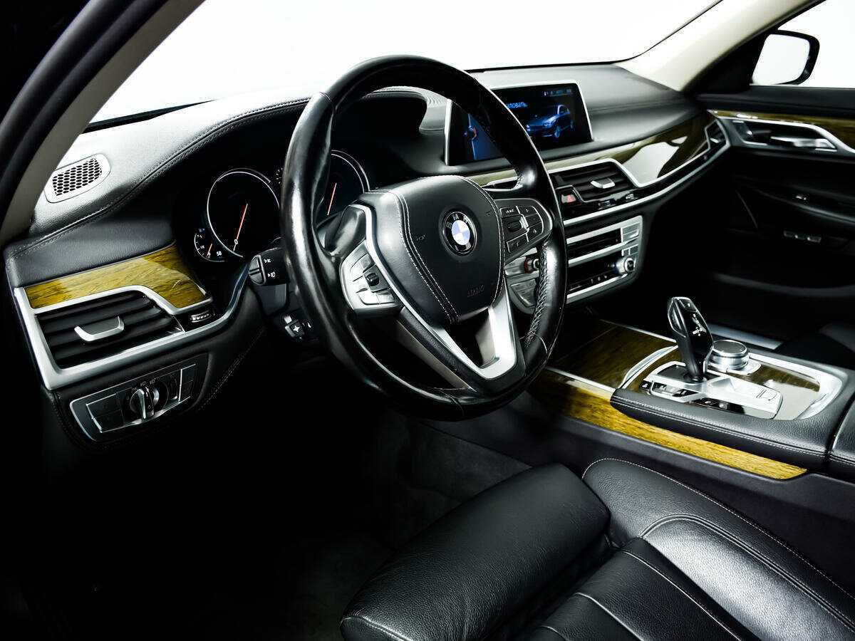 BMW 7 серии 2016 года с пробегом. Фото: #12