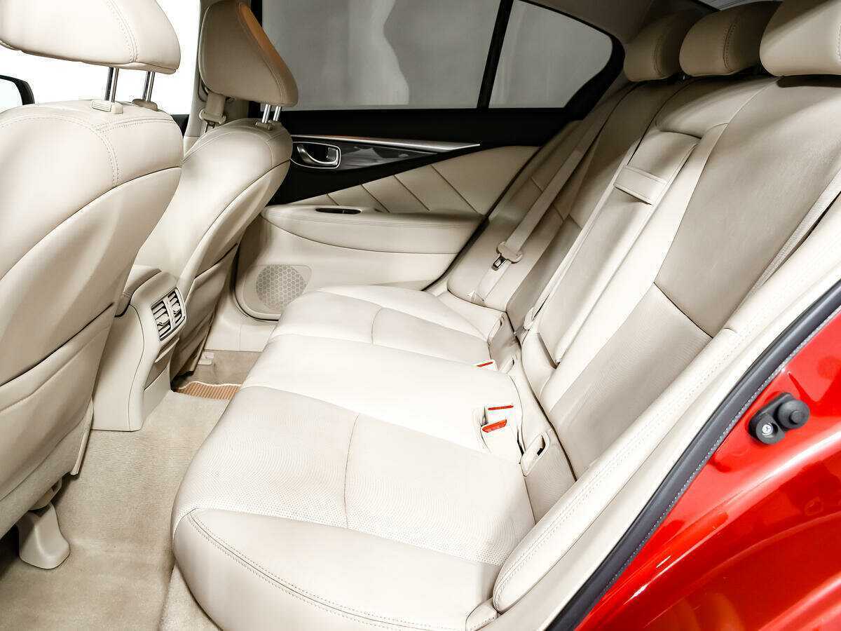 Infiniti Q50 2015 года с пробегом. Фото: #10