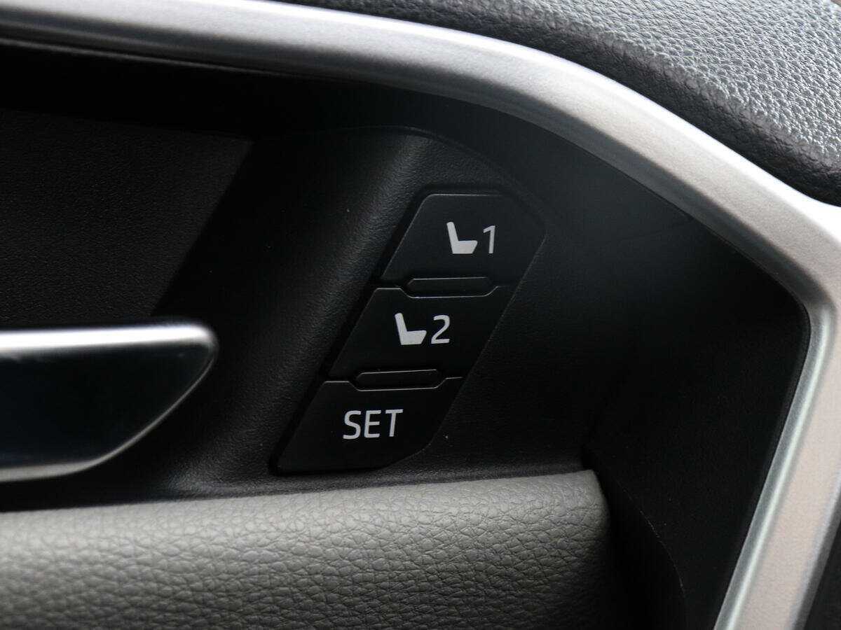 Toyota RAV4 2019 года с пробегом. Фото: #15