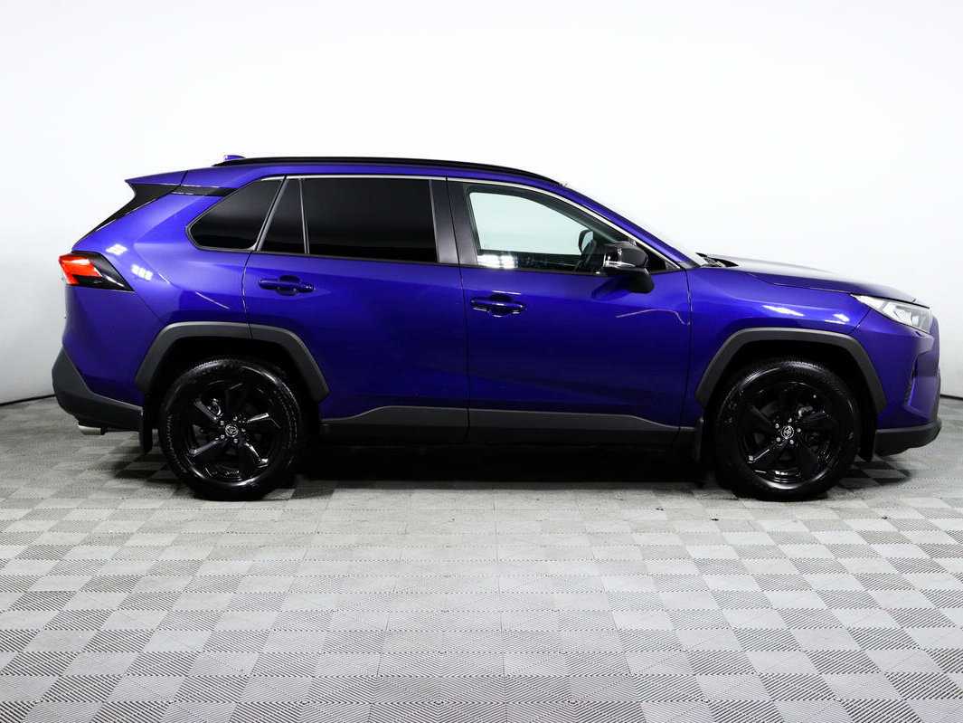 Toyota RAV4 2021 года с пробегом. Фото: #3