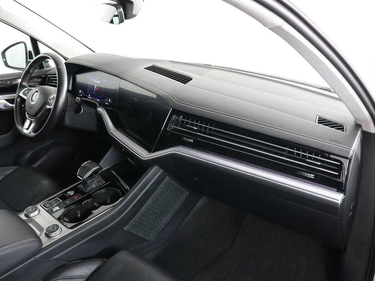 Volkswagen Touareg 2020 года с пробегом. Фото: #10