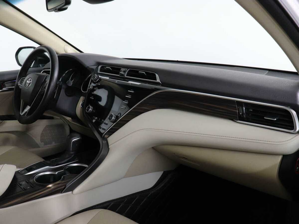 Toyota Camry 2019 года с пробегом. Фото: #9