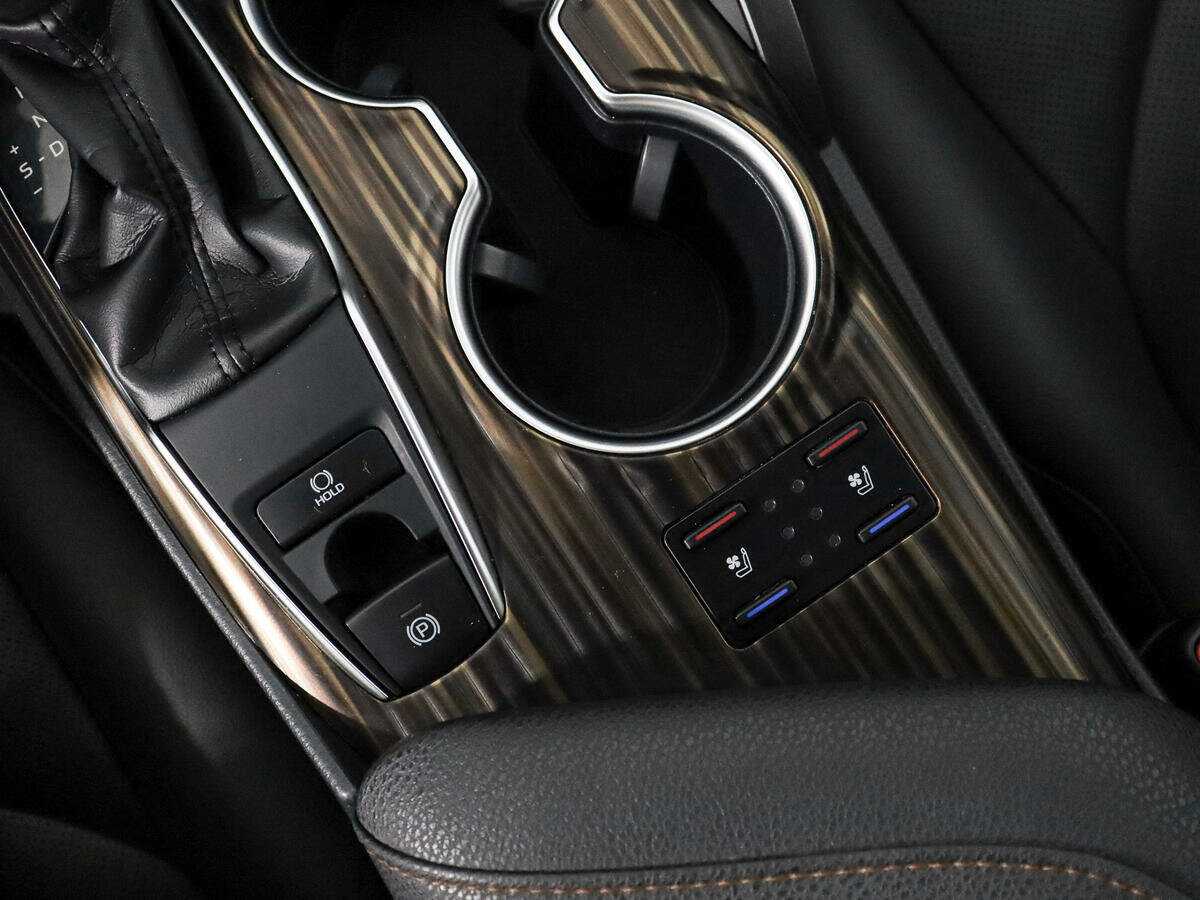 Toyota Camry 2019 года с пробегом. Фото: #11