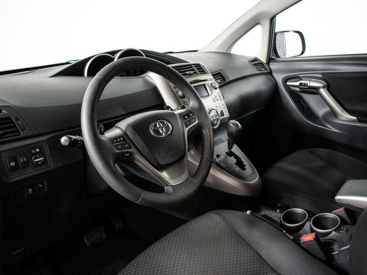 Toyota Verso 2010 года с пробегом. Фото: #1