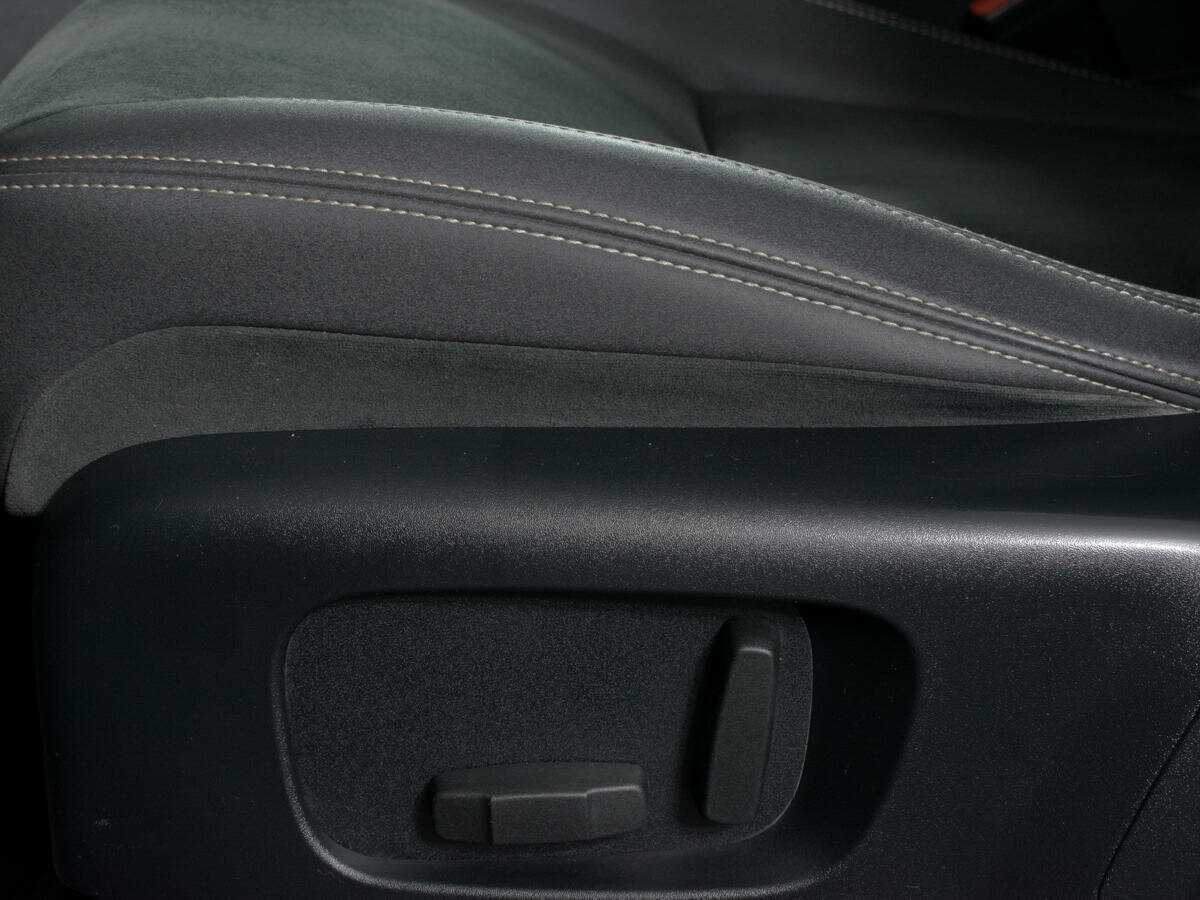 Land Rover Range Rover Velar 2017 года с пробегом. Фото: #12