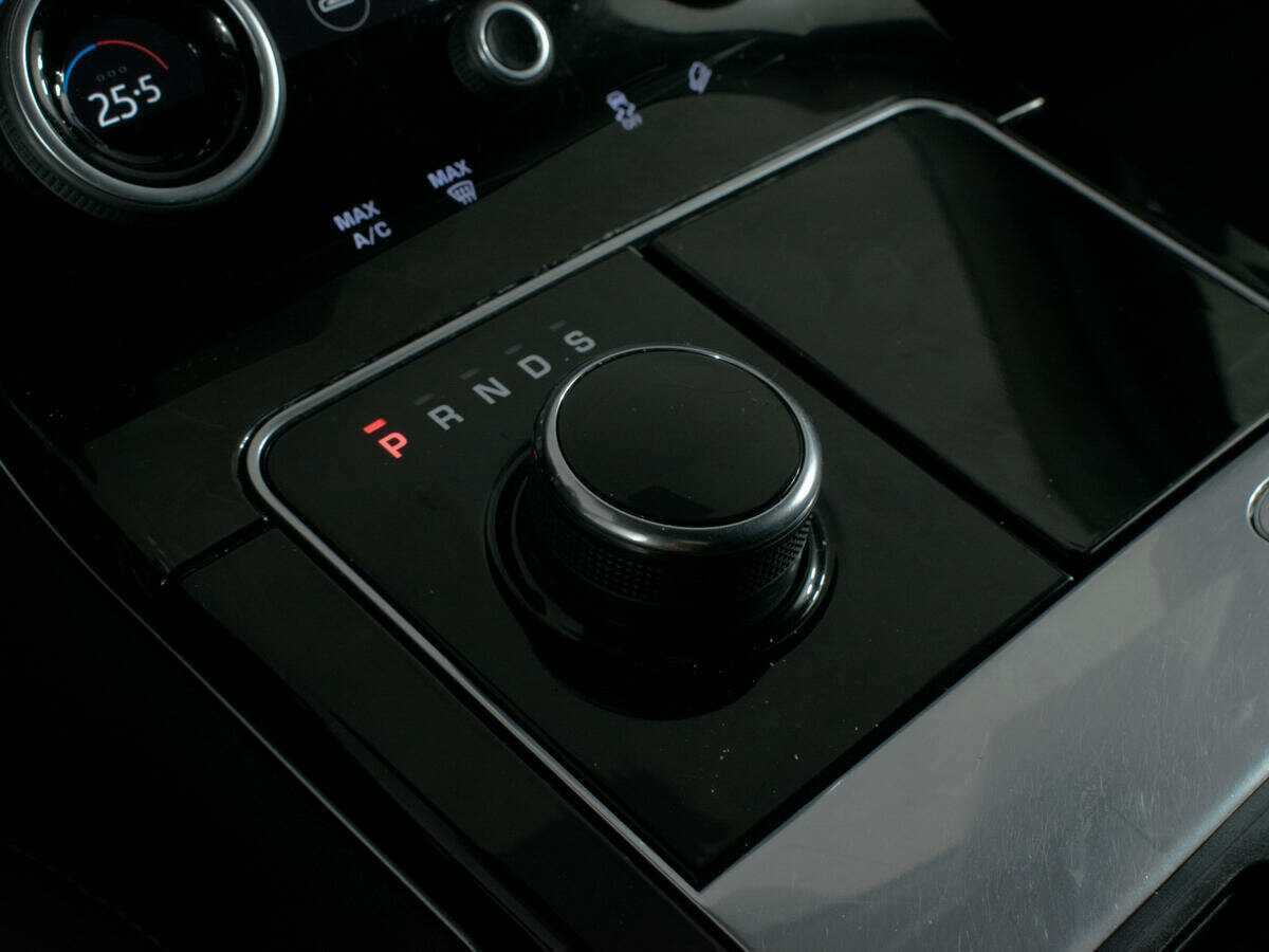 Land Rover Range Rover Velar 2017 года с пробегом. Фото: #17