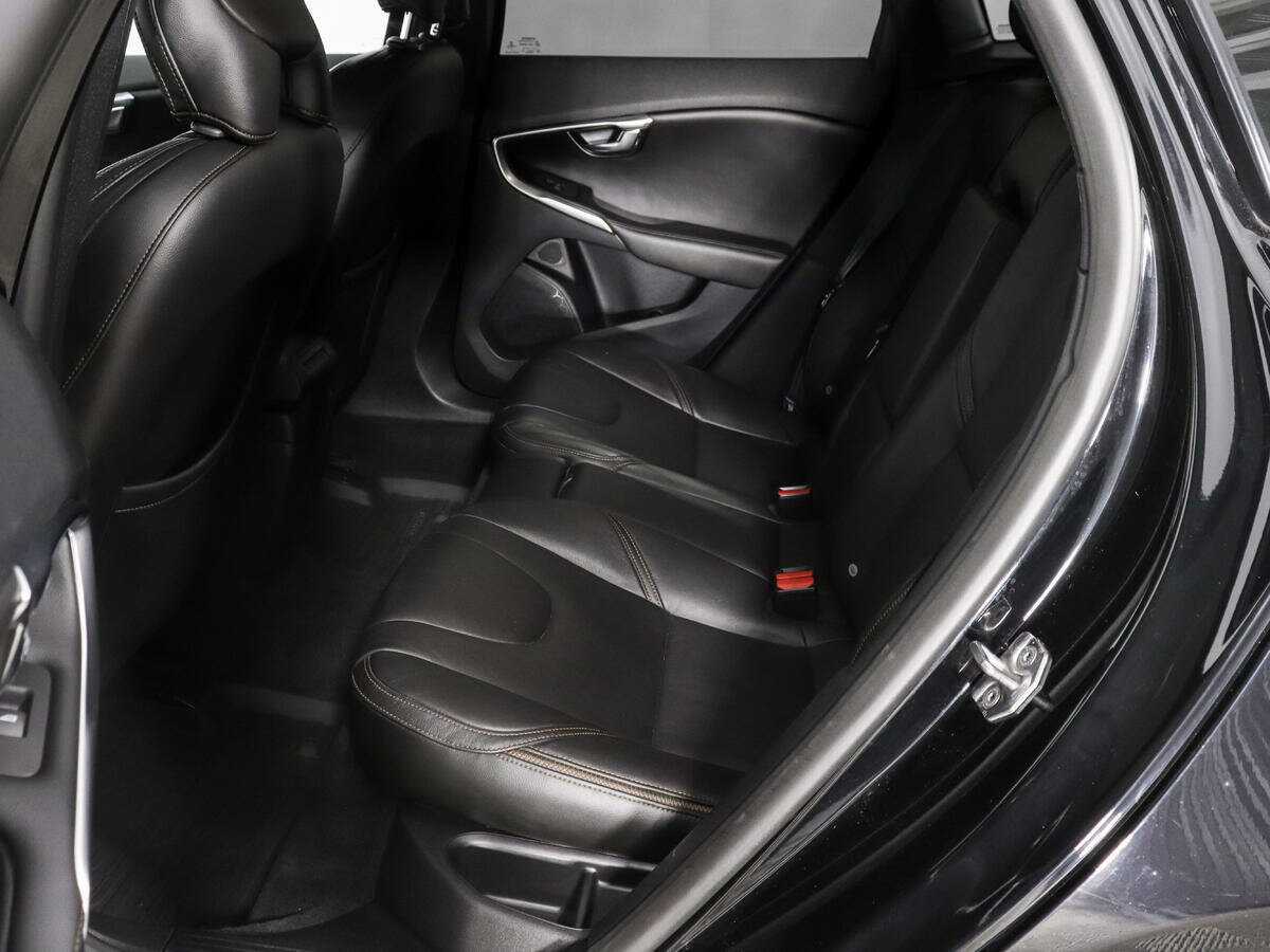 Volvo V40 Cross Country 2017 года с пробегом. Фото: #9