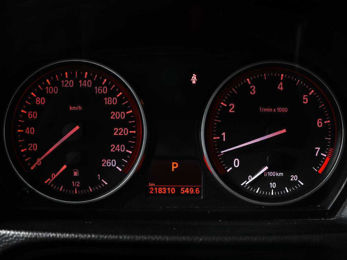 BMW 3 серии 2011 года с пробегом. Фото: #10