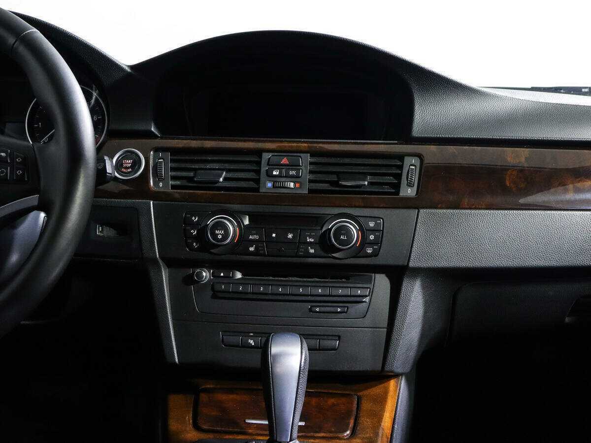 BMW 3 серии 2011 года с пробегом. Фото: #12