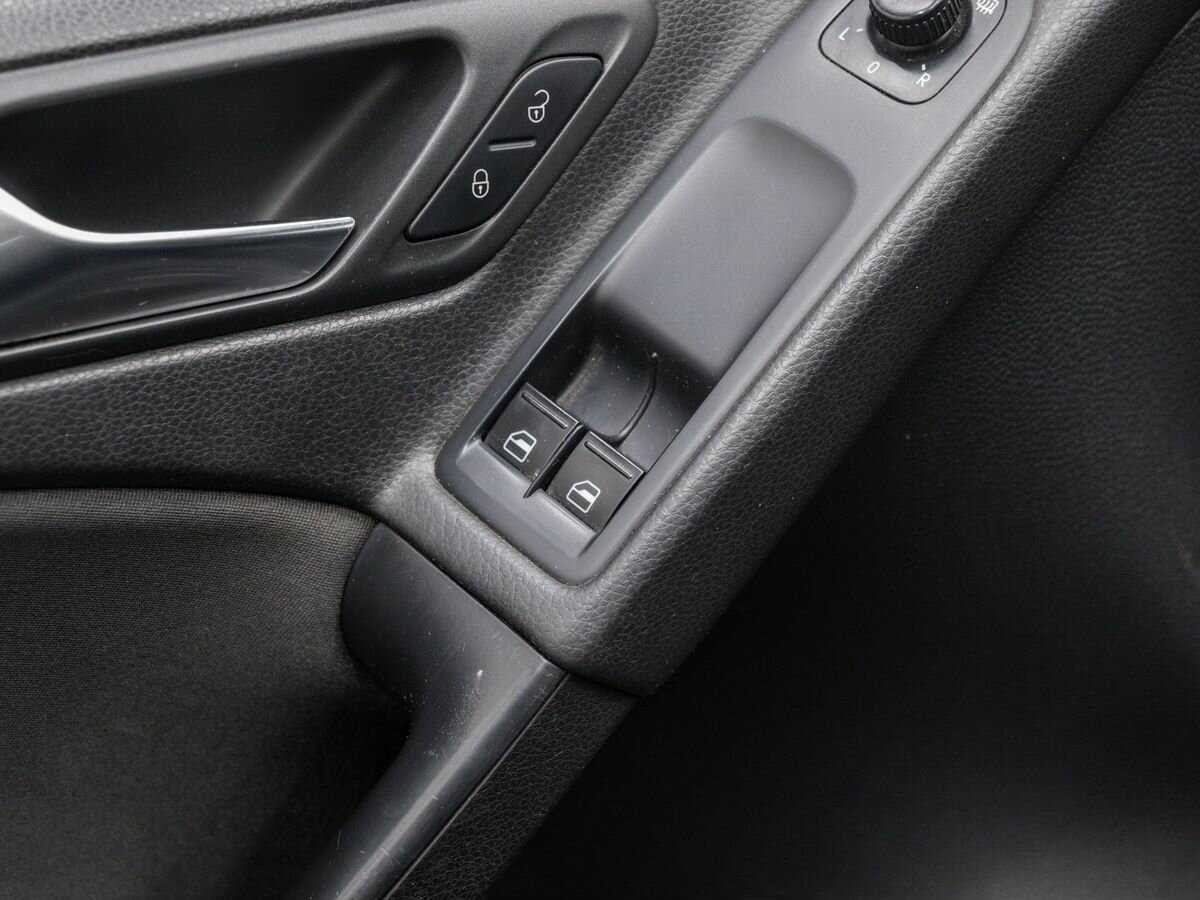 Volkswagen Golf 2009 года с пробегом. Фото: #14