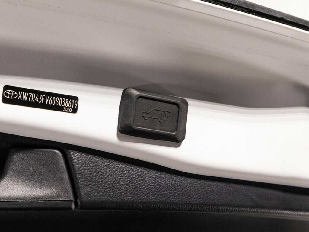 Toyota RAV4 2021 года с пробегом. Фото: #14